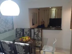 Sobrado em condomínio próximo à Praia da Enseada! Acomoda até 8 pessoas com conforto, possui 2 quartos e excelente localização para aproveitar dias inesquecíveis no litoral - Sao Amaro Island