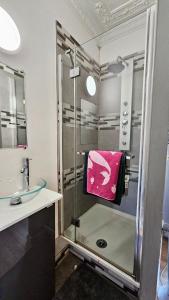 Appartements Chambre style hoteliere dans logement partage, Le Pepsy Paris & Stade de France : Chambre Double