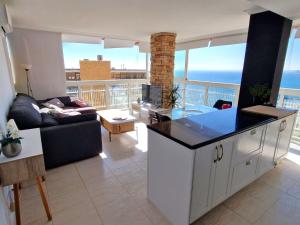 Vistas al mar. Gran salon. Playa a 1 minuto. WiFi