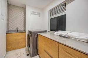 Opulent and Luxury 4 Bedroom