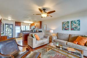 Kailua-Kona Coastal Condo with Lanai and Pool!