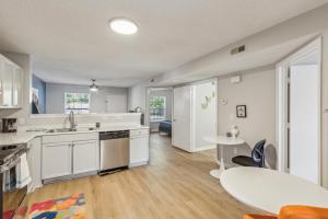 CB 3504-102 Fayetteville Oasis I Modern, Comfy