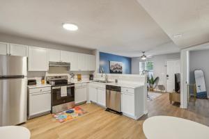 CB 3504-102 Fayetteville Oasis I Modern, Comfy