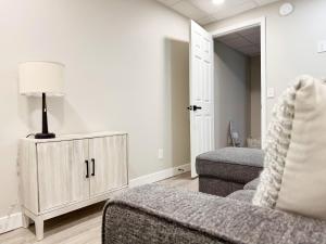 RiverStone Retreat - Newburgh IN Stylish Apartments