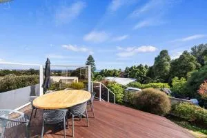 Seaside Weekender - New Plymouth Holiday Home - Oakura
