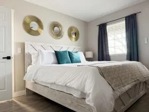 RiverStone Retreat - Newburgh IN Stylish Apartments - Stevenson
