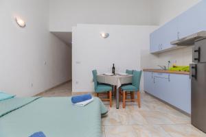 Apartments with parking space Baska Voda, Makarska - 23641