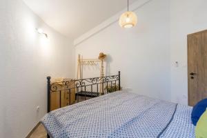 Seaside family friendly house with a swimming pool Mirca, Brac - 23797