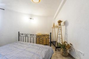 Seaside family friendly house with a swimming pool Mirca, Brac - 23797