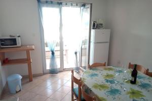Apartments and rooms with parking space Lopar, Rab - 23825