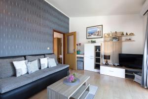 Apartments with parking space Baska, Krk - 23918