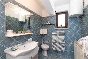 Apartments with a parking space Baska, Krk - 23918