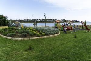 Apartments by the sea Privlaka, Zadar - 23749