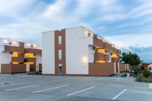 Apartments with a swimming pool Nin, Zadar - 23930