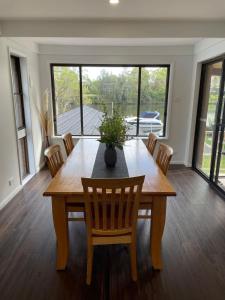 Waterfront Paradise with Jetty, BBQ, Pool table, & more