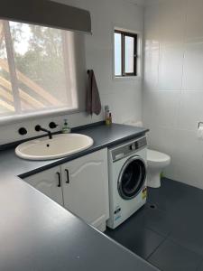 Waterfront Paradise with Jetty, BBQ, Pool table, & more