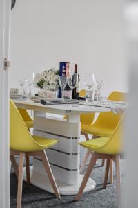 Folkestone Retreat, Free parking