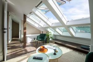 the attic - luxury harbourside suite