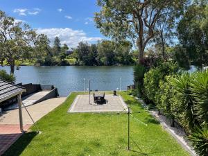 Waterfront Paradise with Jetty, BBQ, Pool table, & more