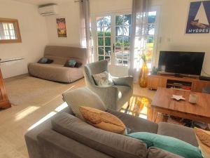 Appartement 3 pièces avec terrasse dans résidence privée à Sainte-Maxime - FR-1-780-33