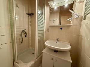 APPARTEMENT AVEC TERRASSE PROCHE PLAGE - FR-1-652-49