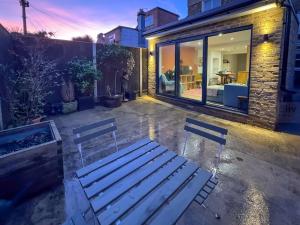 Modern Margate Maisonette close to Beach by ADLIV