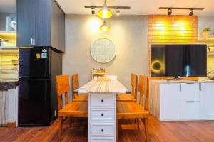 Simple and Comfort Studio Apartment at Nine Residence By Travelio