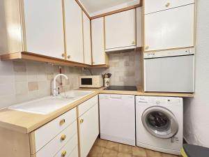 Sainte-Maxime : Appartement 2 pièces, 4 couchages avec piscine et parking inclus - FR-1-226-556