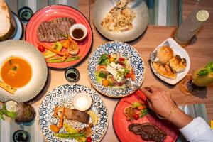 Le Meridien Phuket Mai Khao Beach Resort