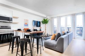 Large Victorian Sleeps 6 by UofT