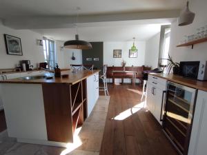 Maisons de vacances confortable maison familiale a l'entree du village medieval : photos des chambres