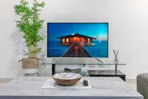 Luxurious 2BR Oasis with Pool and Parking - Darwin