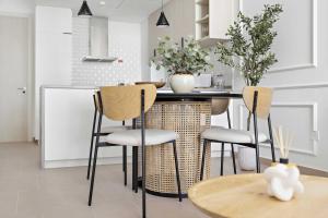 Silkhaus modern 1BDR in Belgravia Heights with pool & gym