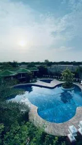 Sparrow Farms And Resort - Rāe Bareli