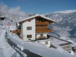 Apartment in Hippach im Zillertal with a view - Mühlen