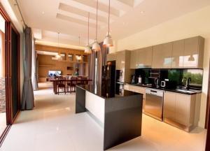 29 - Modern Pool Villa between Naiharn & Rawai