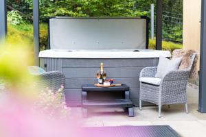 Bluebell Cottage with Hot Tub