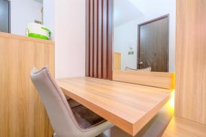 Comfy and Modern Studio at Transpark Cibubur Apartment By Travelio