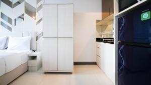 Comfy Studio (No Kitchen) Apartment at Benson Supermall Mansion By Travelio