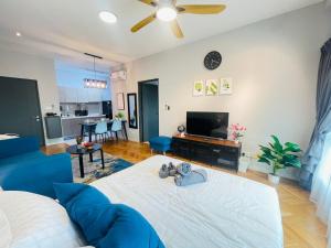 Emira Residence by AisyieraLodgestay