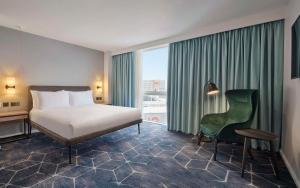 King Studio With Kitchenette - Accessible room in Staybridge Suites London- Stratford an IHG Hotel