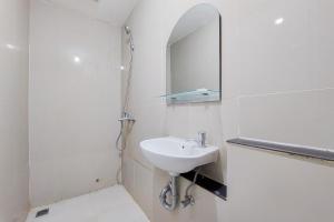 Restful and Modern 2BR Majestic Point Serpong Apartment By Travelio