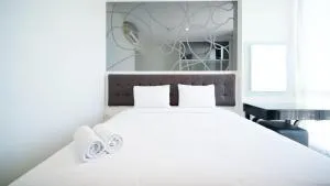 Spacious and Homey 2BR at The Via and The Vue Apartment By Travelio - Wonokitri 2