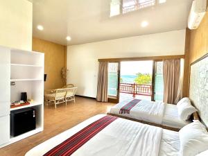Phòng Gia Đình Nhìn Ra Biển (Family Room with Sea View)
