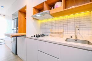 Cozy Living Studio Room Royal Sentul Park Apartment By Travelio