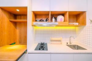 Cozy Living Studio Room Royal Sentul Park Apartment By Travelio