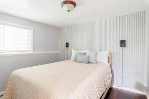 Victorian Retreat 2Bed, 1Bath, Parking, Game Room