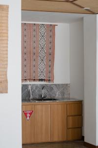 Treetop 5 - Traditional, modern 3-story villa w ocean views