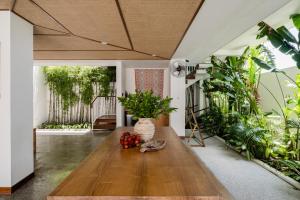 Treetop 5 - Traditional, modern 3-story villa w ocean views