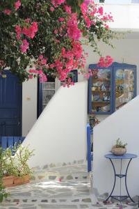 Dora's Studios & Apartments Syros Greece